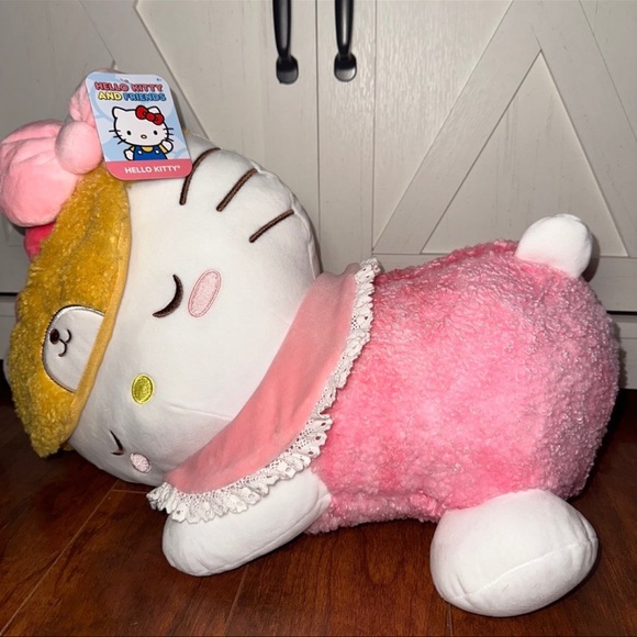 Sleeping Hello Kitty Plush - Picture 5 of 8